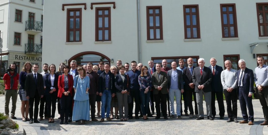 XXXIII Wiosenna Szkoła Fizyki Budowli i Środowiska XXXIII Wiosenna Szkoła Fizyki Budowli i Środowiska